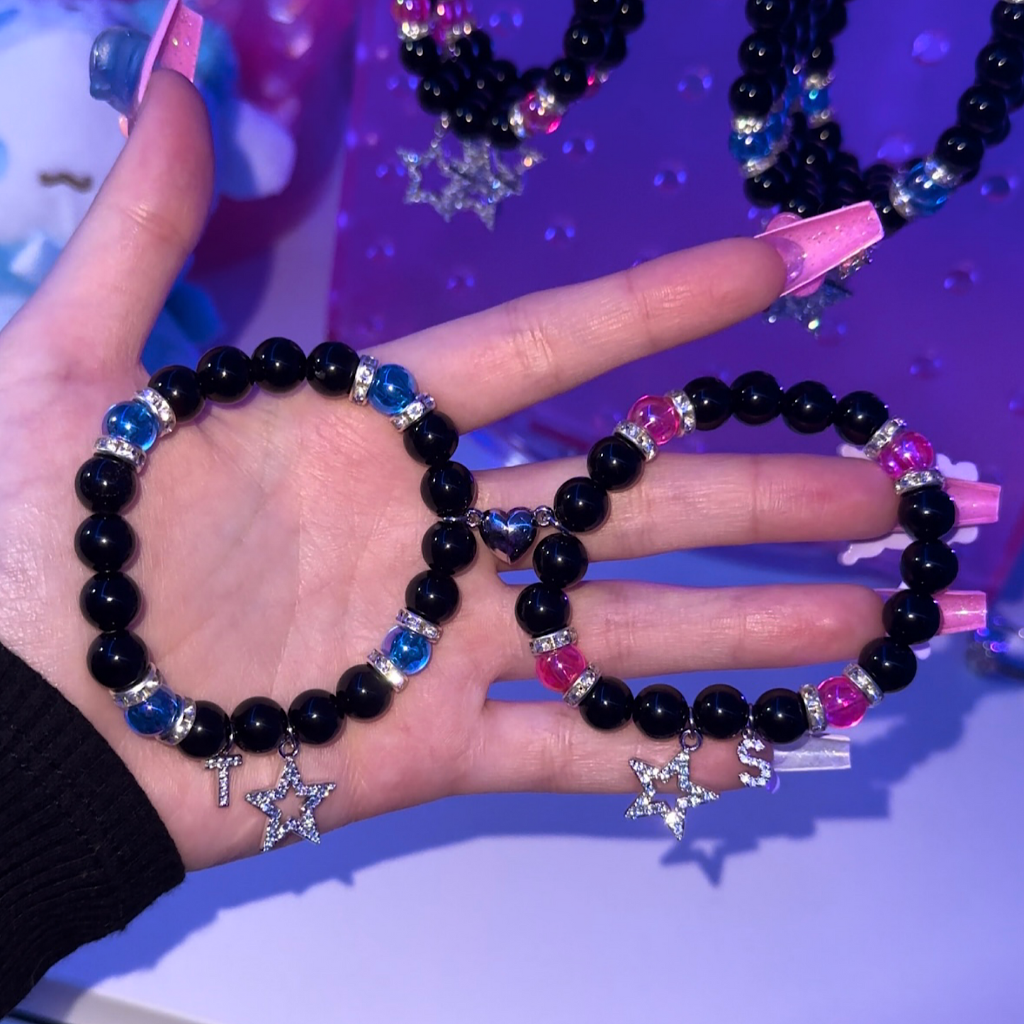 Pulseras magnéticas de corazón a juego de TV Girl